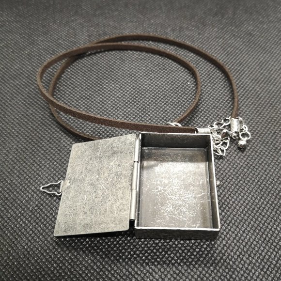 NEW - Amazing Found Objects Steampunk Unique Locket on Brown Suede 18" Necklace - Picture 4 of 6